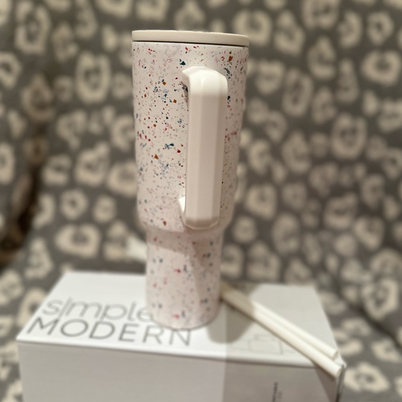 Simple Modern TREK 40oz Tumbler in Cream Terrazzo 🤩New 🆕 & Never Used 😍 - Picture 17 of 17